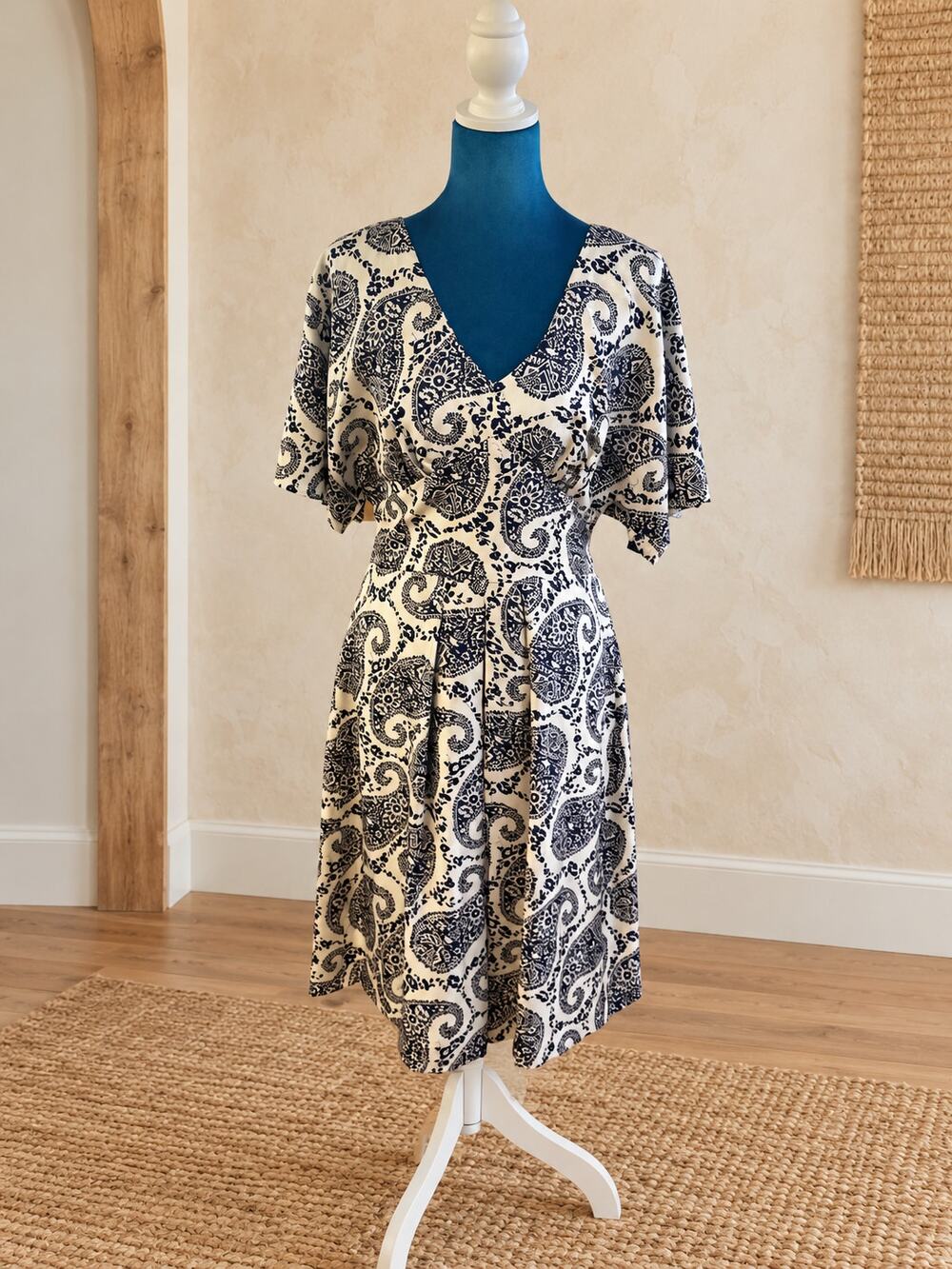 Women’s Navy Cream Paisley Print Silk V-Neck Flowy Boho Dress 3/4 Sleeve